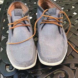 Men’s Aldo canvass shoe.